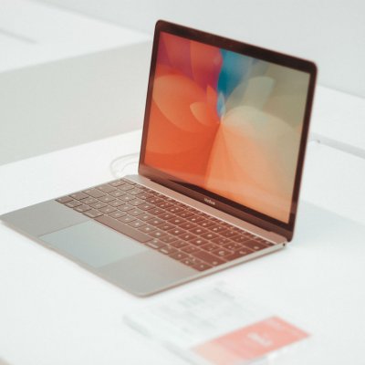 Stock Busters: ultimele reduceri la laptopuri de muncă și divertisment