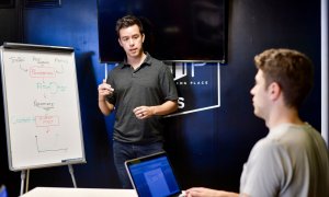 CEO pentru o zi: program pentru tinerii care se visează manageri