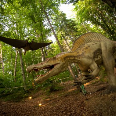 Dino Parc Râșnov: dinozaurii au strâns circa 500.000 euro în 3 luni
