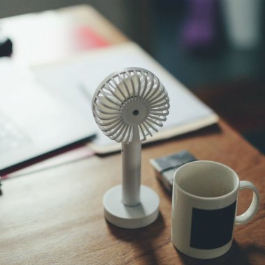 Ventilatoare de birou, ca să-ți gândești afacerea la rece