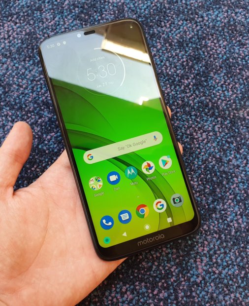 Review Moto G7 Power: Autonomie enormă pentru cei cu bugete mici