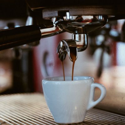 Canicula topește prețurile: reduceri la aparate de cafea, până la 60% 