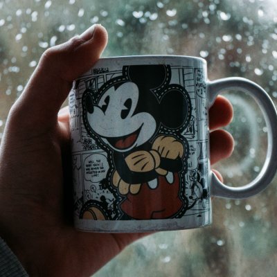 Reduceri pentru zile ploioase: gadgeturi care să te țină în casă