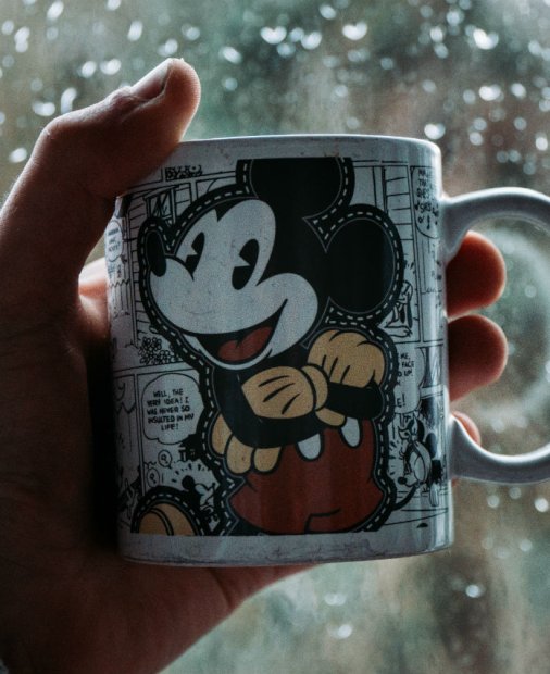 Reduceri pentru zile ploioase: gadgeturi care să te țină în casă