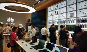 Huawei a deschis în România un magazin pe modelul Apple