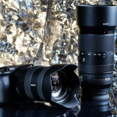 Sony lansează două noi camere pentru pasionații de fotografie și video