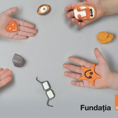 Afostodată aduce povești pentru copiii cu dizabilități în școli