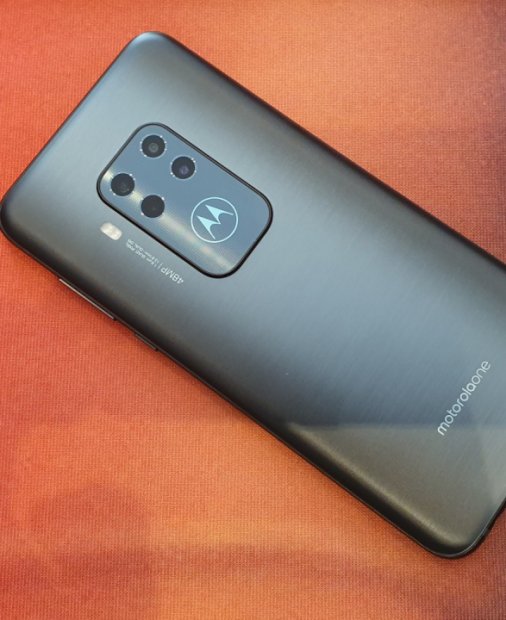 Motorola One Zoom, telefonul cu patru camere și design interesant