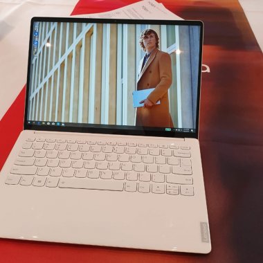 IFA 2019 - Lenovo mizează pe laptopuri cu ecranele cele mai luminoase