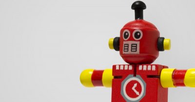 Robotul de la capătul firului: noua tendință pe piața soluțiilor de HR