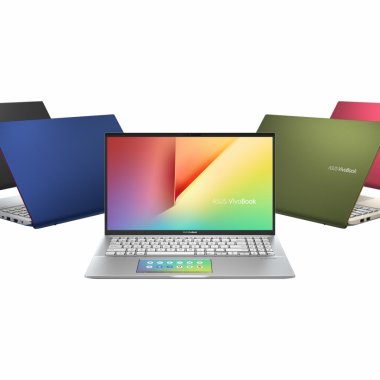 Asus aduce în România laptopul cu ecran în touchbar și carcasă roz
