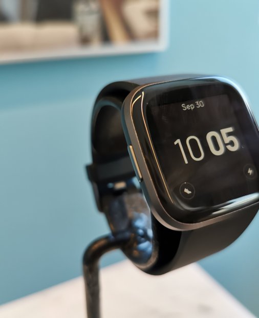 Fitbit Versa 2, lansat oficial în România: Cât costă ceasul smart