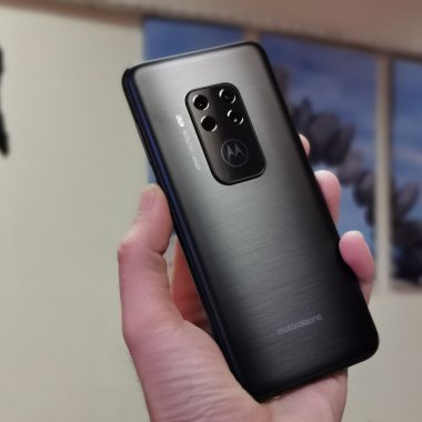 Motorola One Zoom, lansat în România: Funcții premium la preț decent