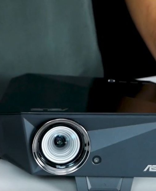 Review Asus F1 - proiectul foarte mic pentru filme foarte mari