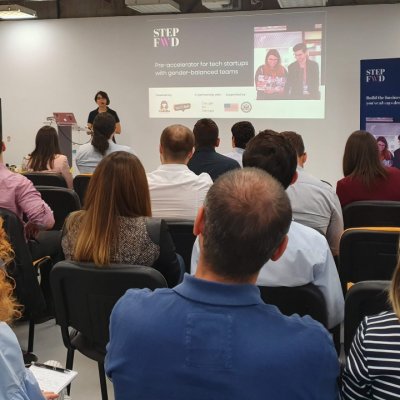 11 startup-uri au intrat în programul de pre-accelerare StepFWD