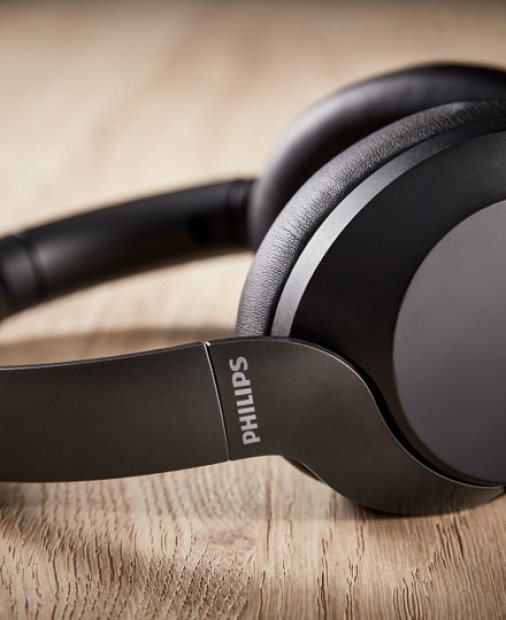 Philips Audio lansează căștile wireless PH805 cu noise cancelling