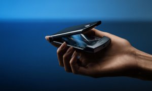 Motorola Razr, lansat oficial: Cel mai "de fiță” telefon cu clapetă