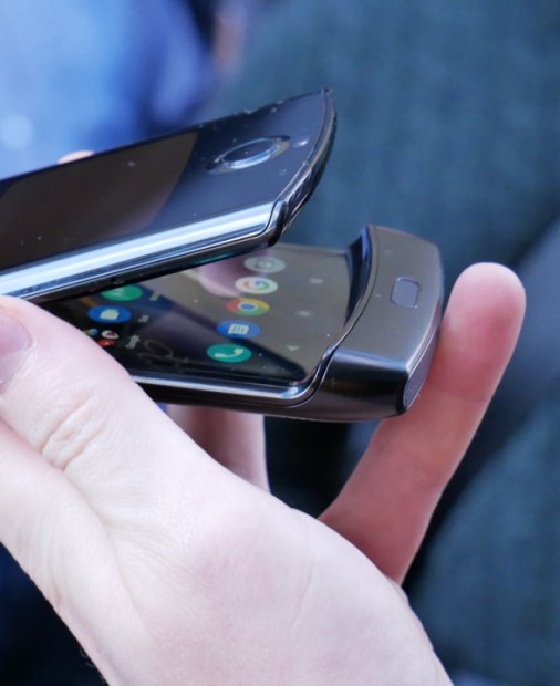 Motorola Razr: Un pas bun spre flexibilitate la un preț inflexibil