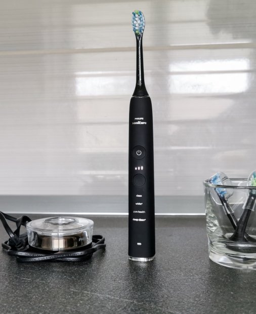 Philips Sonicare DiamondClean Smart HX9903: gadget pentru dinți albi