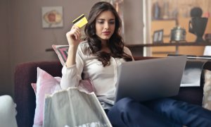 Cu să-ți ții în siguranță banii când faci shopping online
