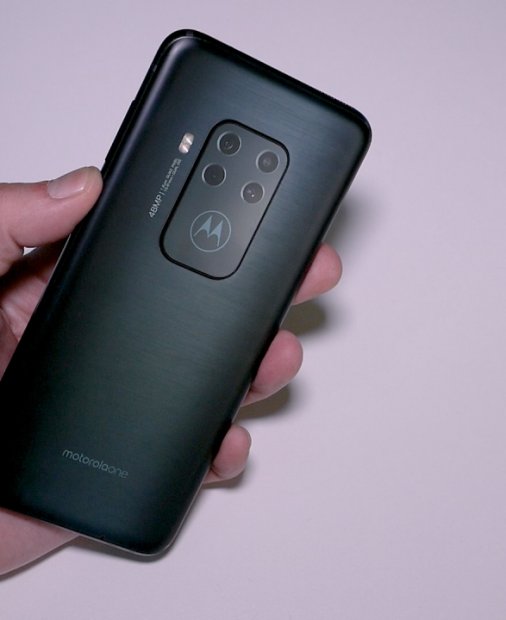 Review Moto One Zoom: Eleganță și performanțe foto la preț bun