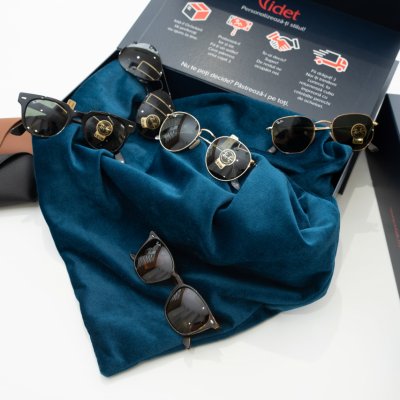 Magazinul online românesc ce permite să probezi cinci ochelari acasă