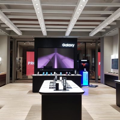 Samsung lansează Galaxy Fold în România. Cât costă telefonul pliabil