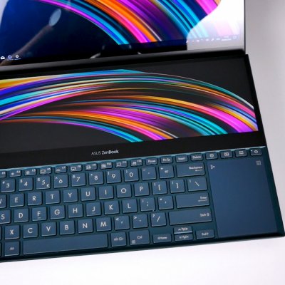 Review ASUS ZenBook Duo cu procesor Intel de a 10-a generație 