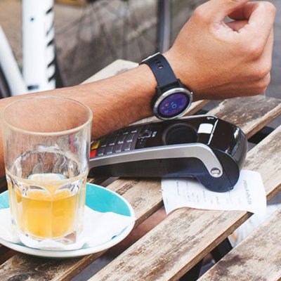 Fitbit Pay și Garmin Pay, disponibile clienților BCR prin George