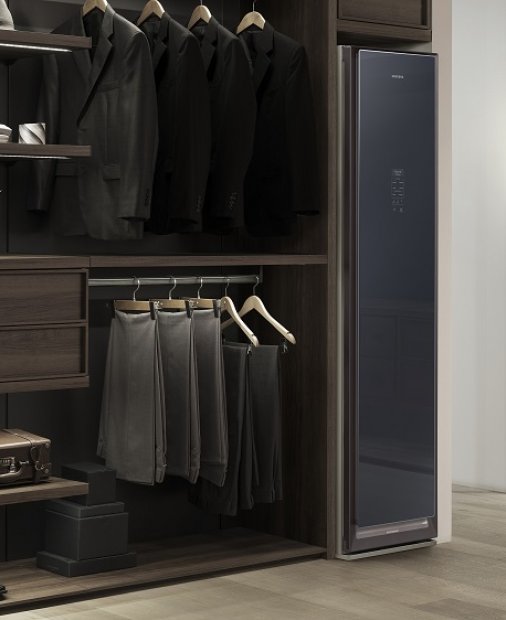 Samsung lansează dulapul care usucă și elimină bacteriile din haine