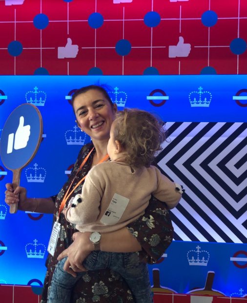Atena Boca: De vorbă cu „Mama Mamelor” de pe Facebook, premiată de Zuckerberg
