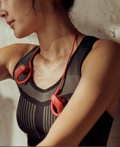 Apple lansează o nouă pereche de căști wireless