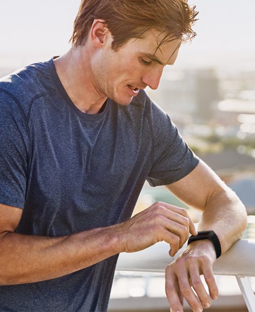 Fitbit Charge 4, tracker fitness cu Fitbit Pay și opțiunea de a controla Spotify