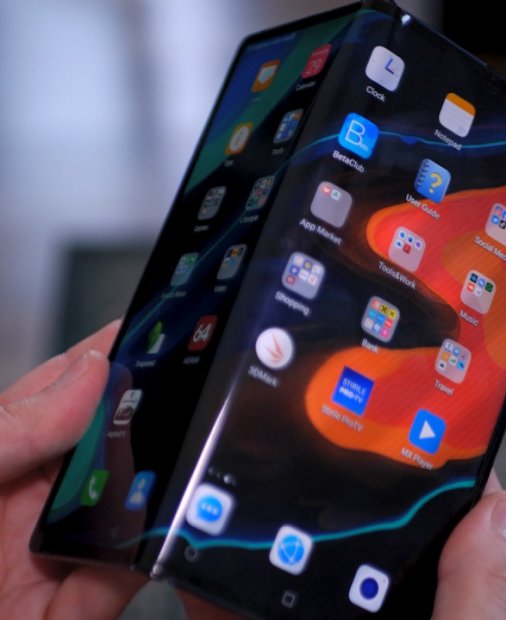 REVIEW Huawei Mate XS, probabil cel mai reușit telefon pliabil