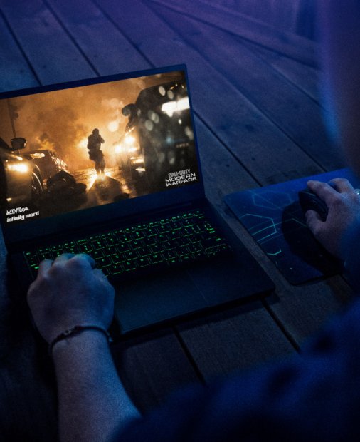 Razer prezintă noul laptop Blade Stealth 13, la fel de compact, dar mai rapid
