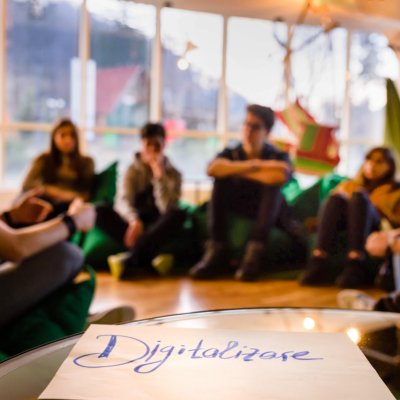 Digital Nation: cursuri gratuite pentru ca profii să învețe să predea online