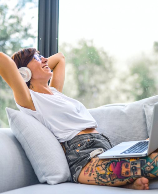 Economie de pandemie: laptopuri bune pentru work from home în 2020