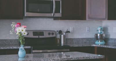 Parteneriat evoMAG & Glovo: primești cuptorul cu microunde într-o oră