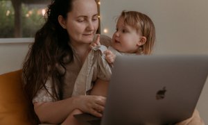 Munca de acasă pentru părinți: o sarcină dificilă pentru jumătate din angajați