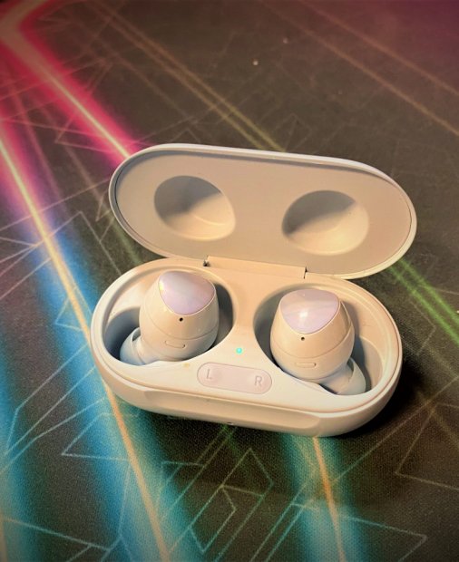 REVIEW Samsung Galaxy Buds Plus - mixul cel bun între viața la birou și fitness