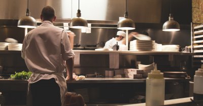Redeschidere restaurante: regulile ce vor fi respectate și data estimată
