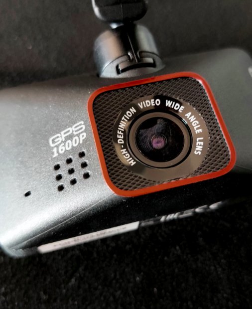 Review Cameră video auto Mio MiVue 795 - premium și cu înregistrare de calitate