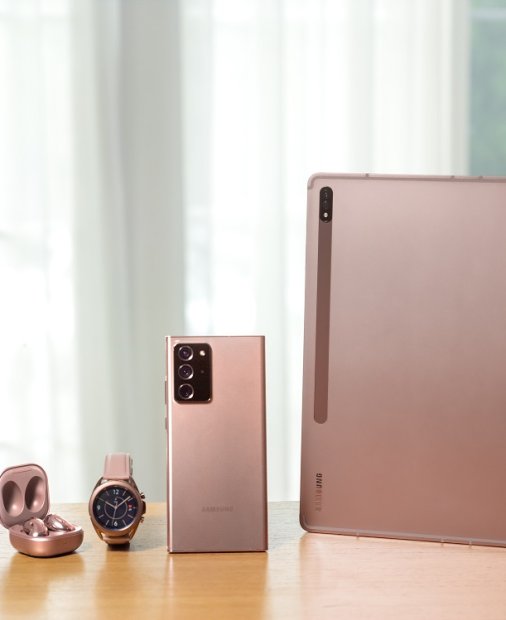 Samsung lansează un nou telefon pliabil din gama Fold