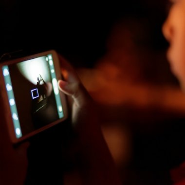 #DoneazaConteaza: cum poți dona device-uri pentru copii ca să facă școala online