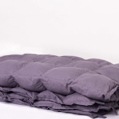 Hug Me Blanket aduce conceptul "weighted blanket" în România: pătura ponderată