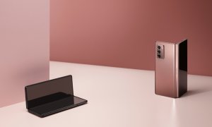 Samsung prezintă Fold2, versiunea îmbunătățită a primului telefon pliabil