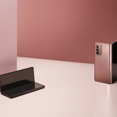 Samsung prezintă Fold2, versiunea îmbunătățită a primului telefon pliabil