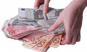 Transferuri de bani: cum cresc sumele trimise toamna din Diaspora