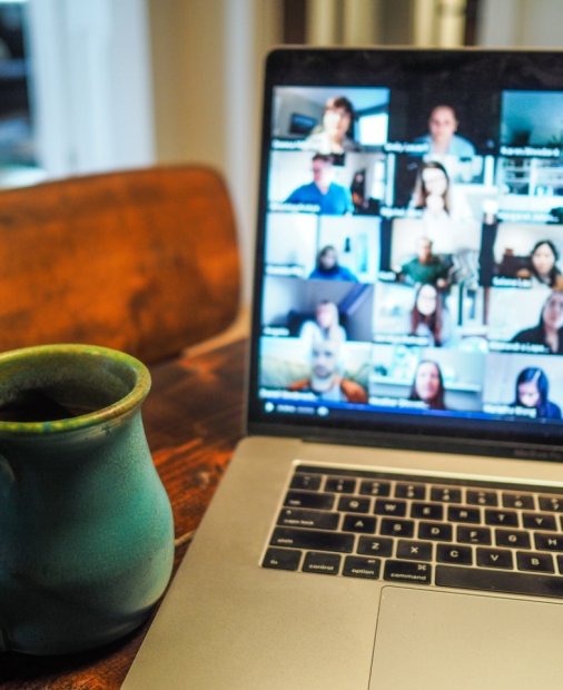 Tutorial video școala online: cum organizezi o videoconferință în siguranță