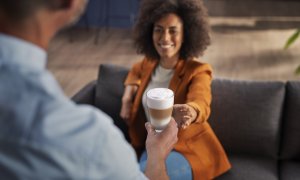 Philips lansează două noi serii de espressoare ce sunt produse la Orăștie